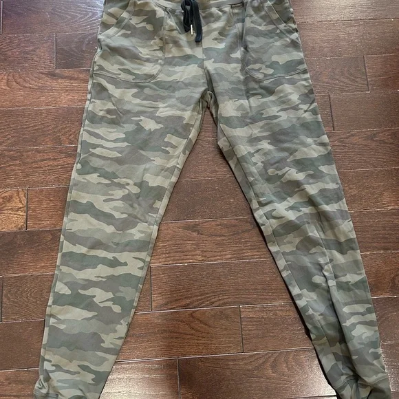 Zyia Unwind Camo Joggers - Picture 1 of 4